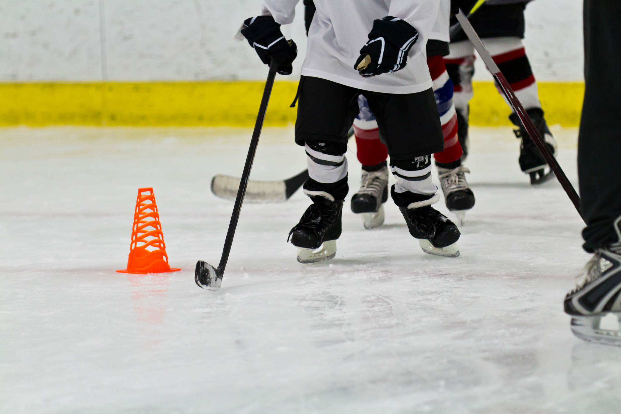 Get in on the Action with Our Adult Hockey Courses!